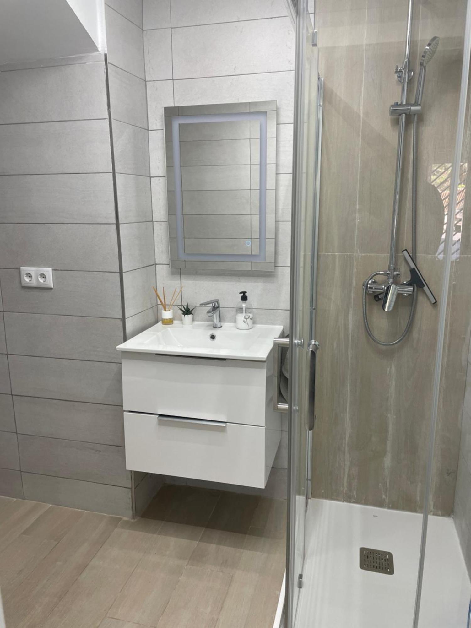 Planta Baja Moderna Y Nueva A Estrenar En El Centro Ciudad 2 Habitaciones Y 2 Banos Elche Bagian luar foto